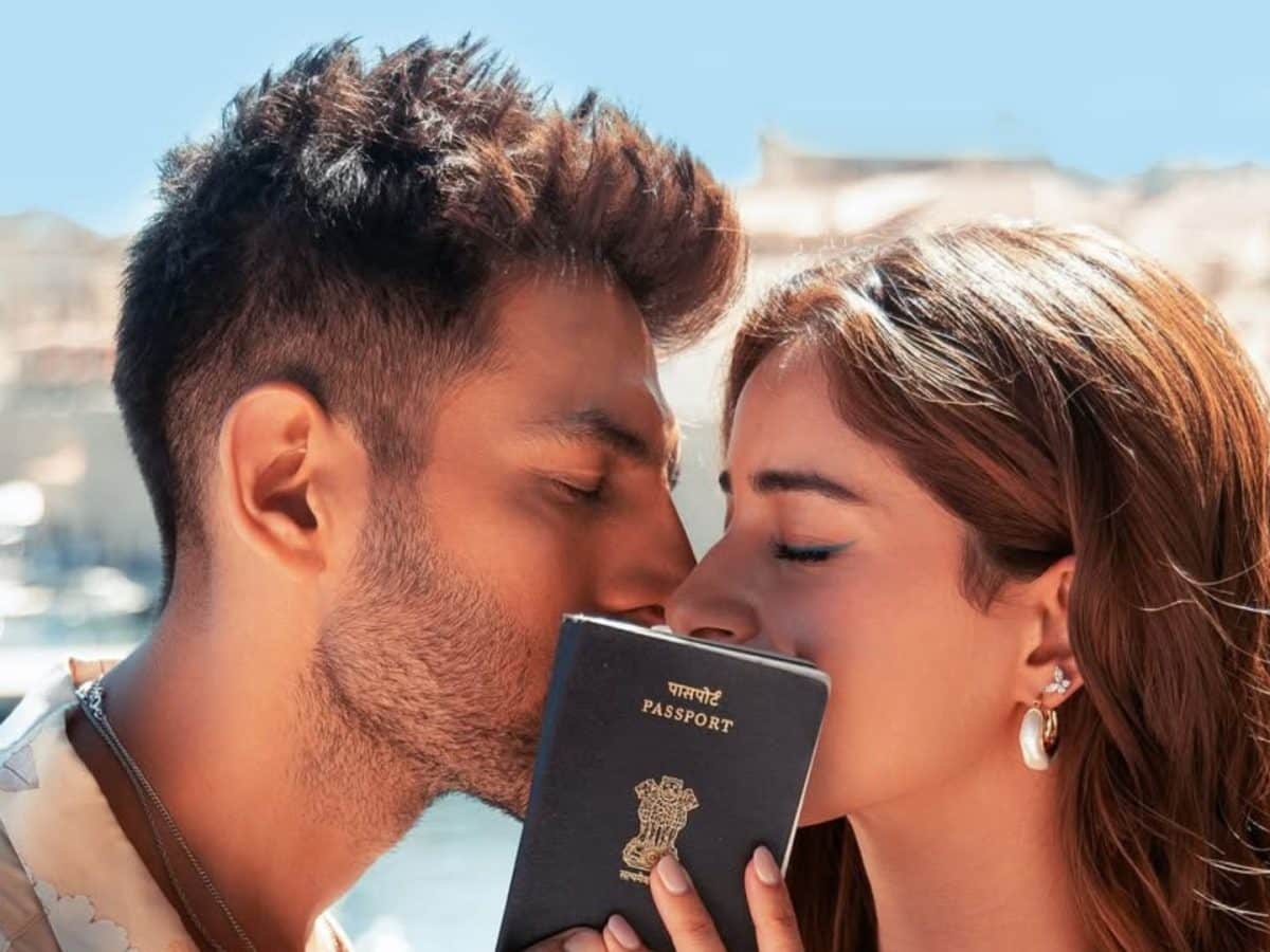 Kartik Aaryan and Ananya Panday in Tu Meri Main Tera Main Tera Tu Meri