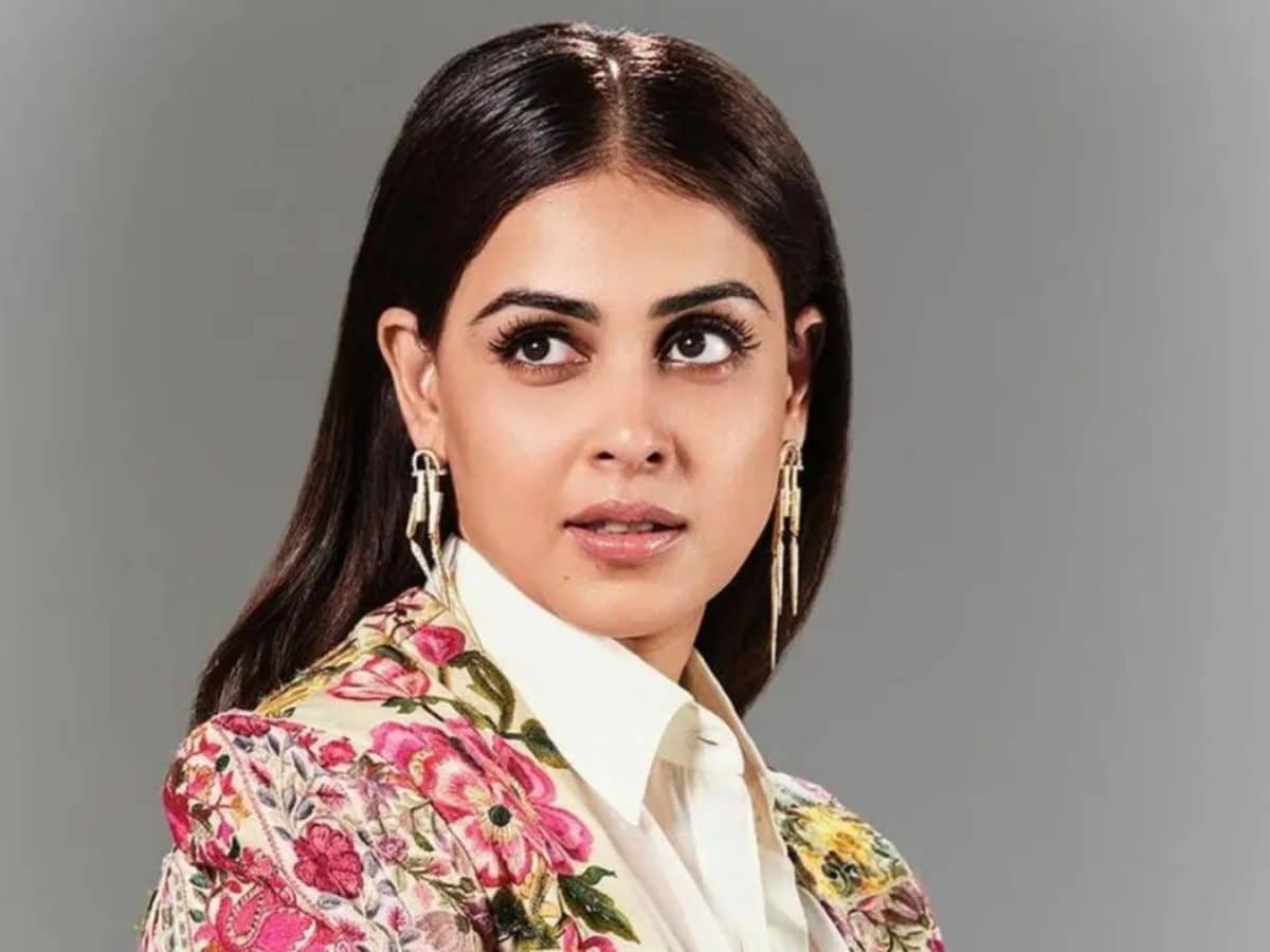 Genelia D'Souza takes a dig