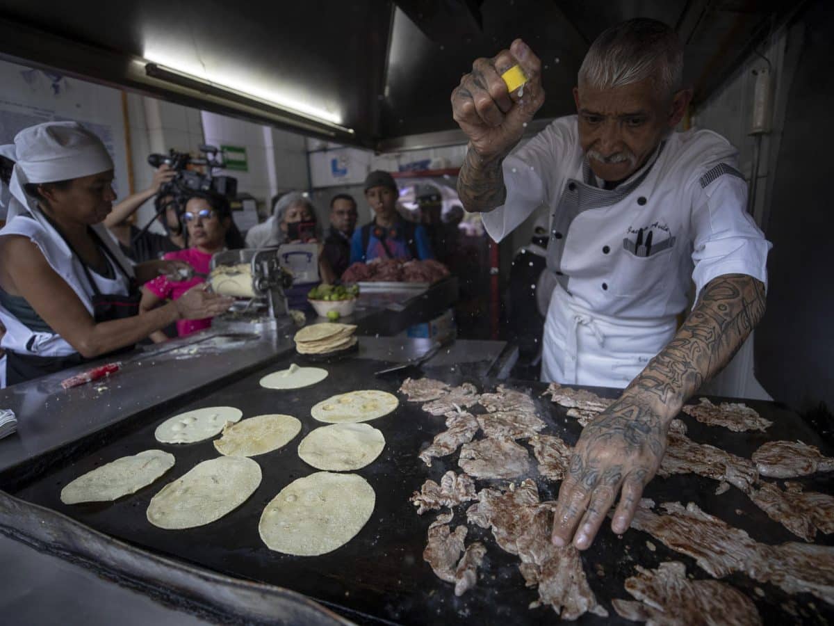 Mexican taco stand, Taquería El Califa de León