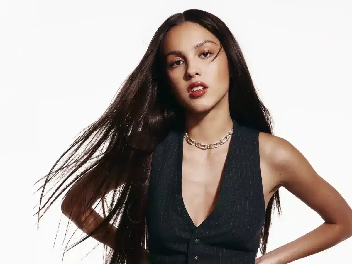 DYK Olivia Rodrigo pays her band and crew for therapy while on tour?