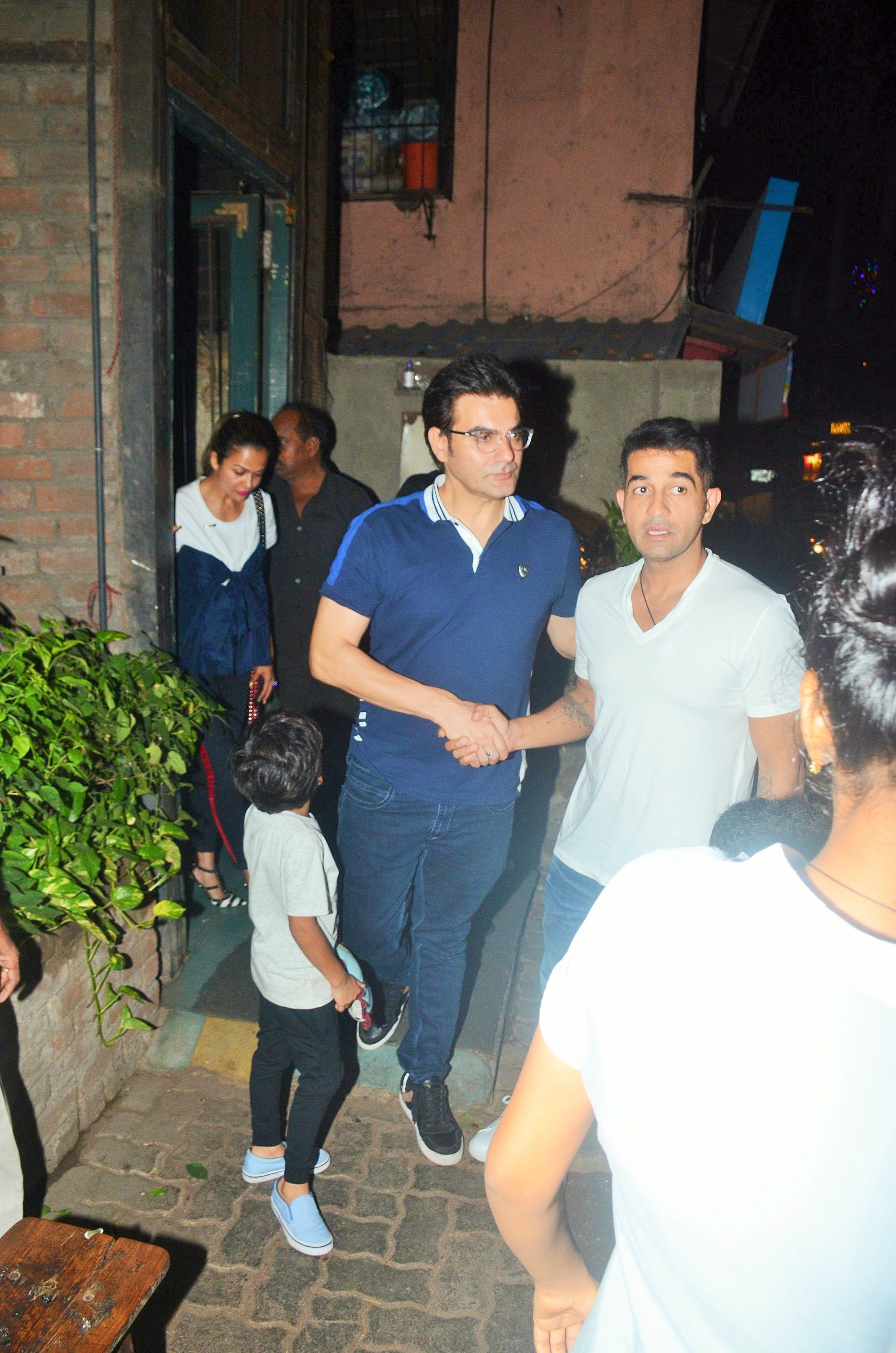 Pics Former Couple Malaika Arora And Arbaaz Khan Enjoy Dinner Together Masala Com Malaika arora wishes her son, arhaan khan on his 17th birthday, calls him her strength and weakness. masala