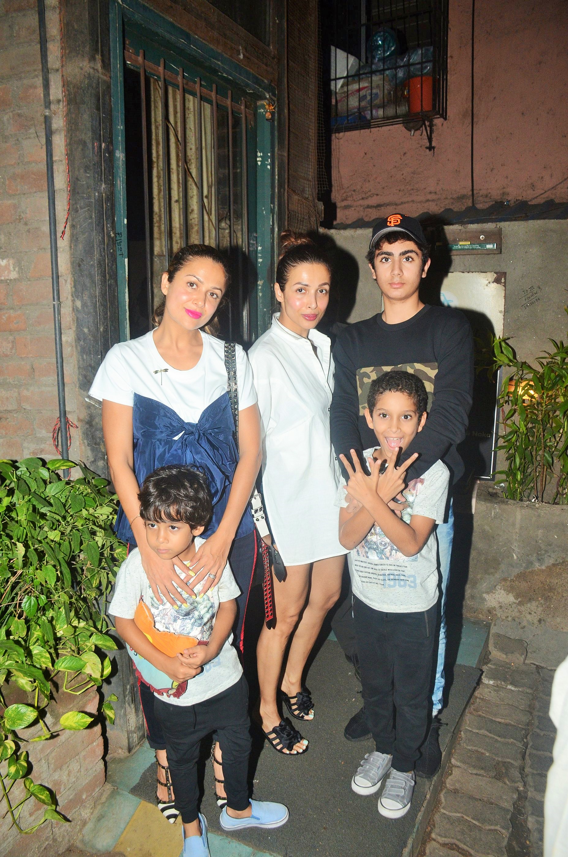 Pics Former Couple Malaika Arora And Arbaaz Khan Enjoy Dinner Together Masala Com The birthday party of arhaan was graced by family members which included aunt amrita arora. masala