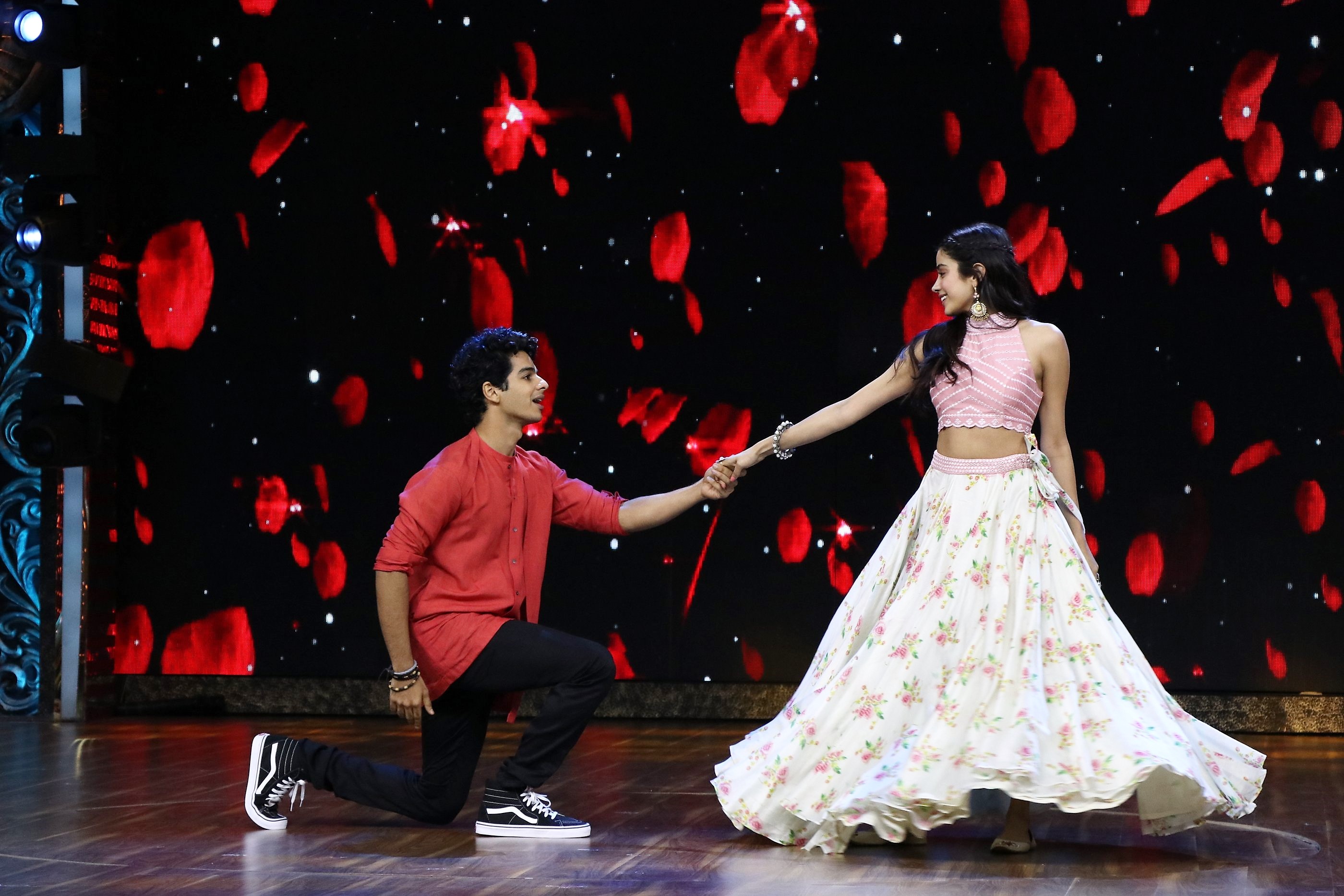 'Dhadak' Promotions: Janhvi Kapoor and Ishaan Khatter Create 'Dhadak' Moments on India's Best Dramebaaz