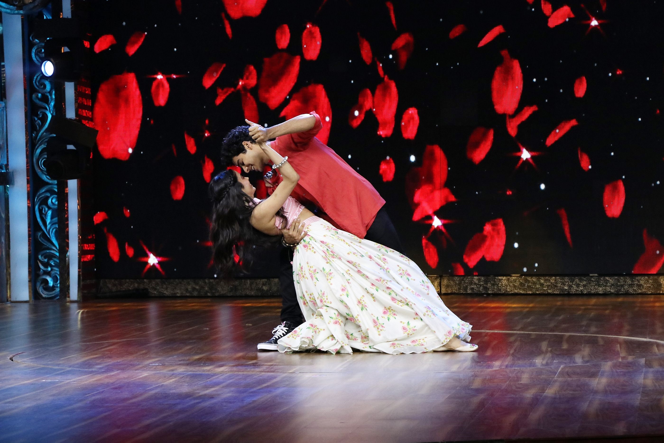 'Dhadak' Promotions: Janhvi Kapoor and Ishaan Khatter Create 'Dhadak' Moments on India's Best Dramebaaz