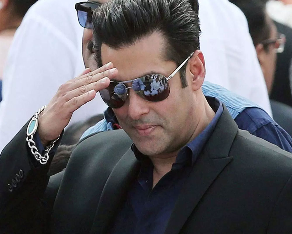 Salman khan uses  Hair Transplant No Bakwas Only Gyan  Facebook