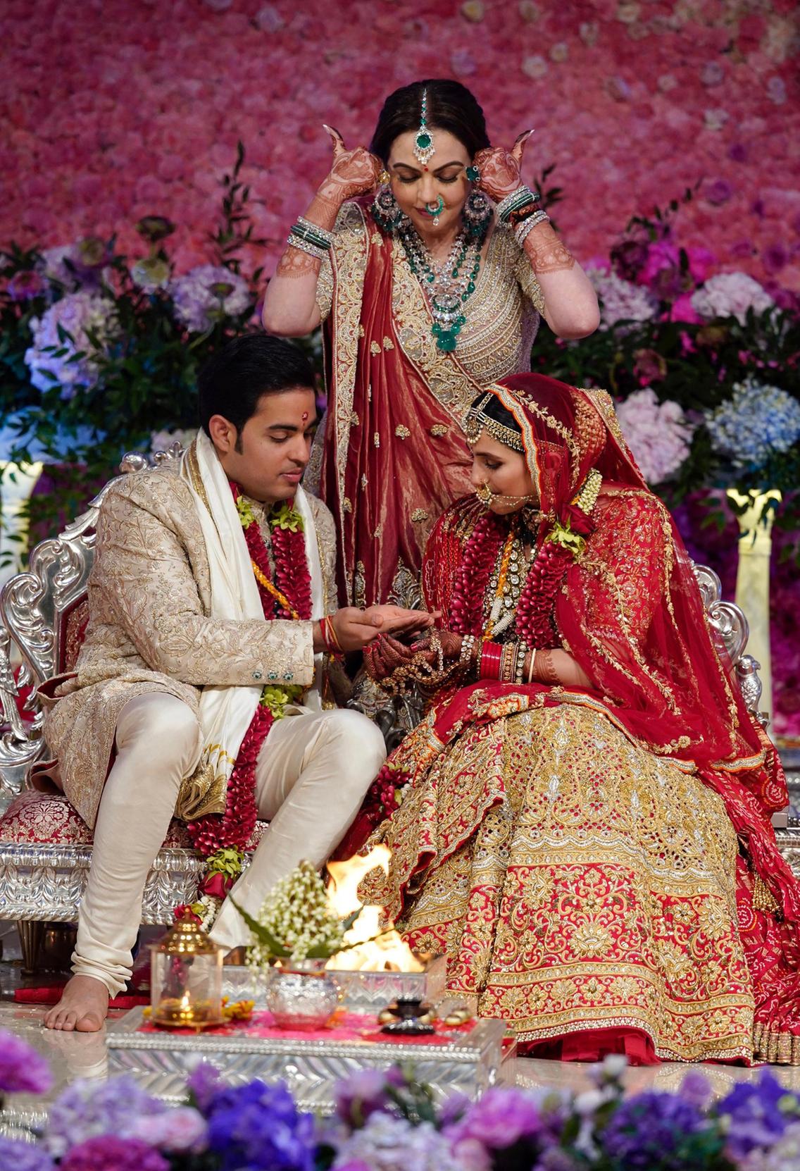 Ambani daughter in discount law wedding dress