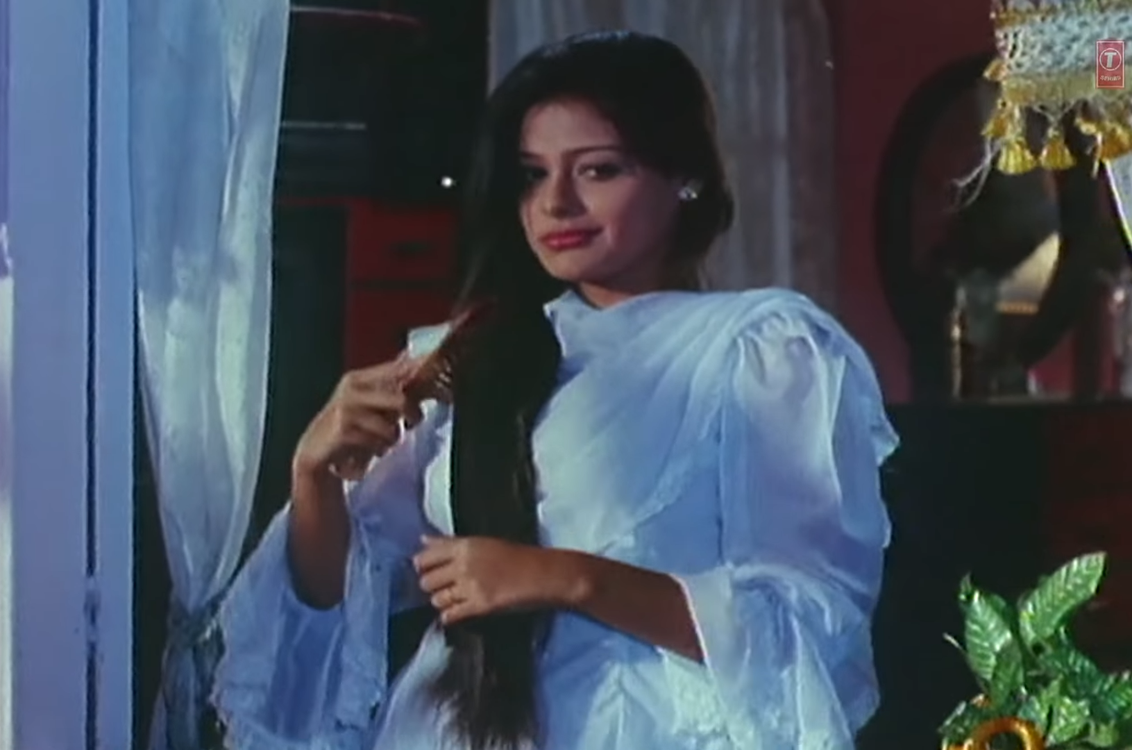 Mayoori Kango The Ghar Se Nikalte Hi Girl Is Now Working For Google Masala Com Kango is a former bollywood actress and has been in the field of marketing for several years. mayoori kango the ghar se nikalte hi