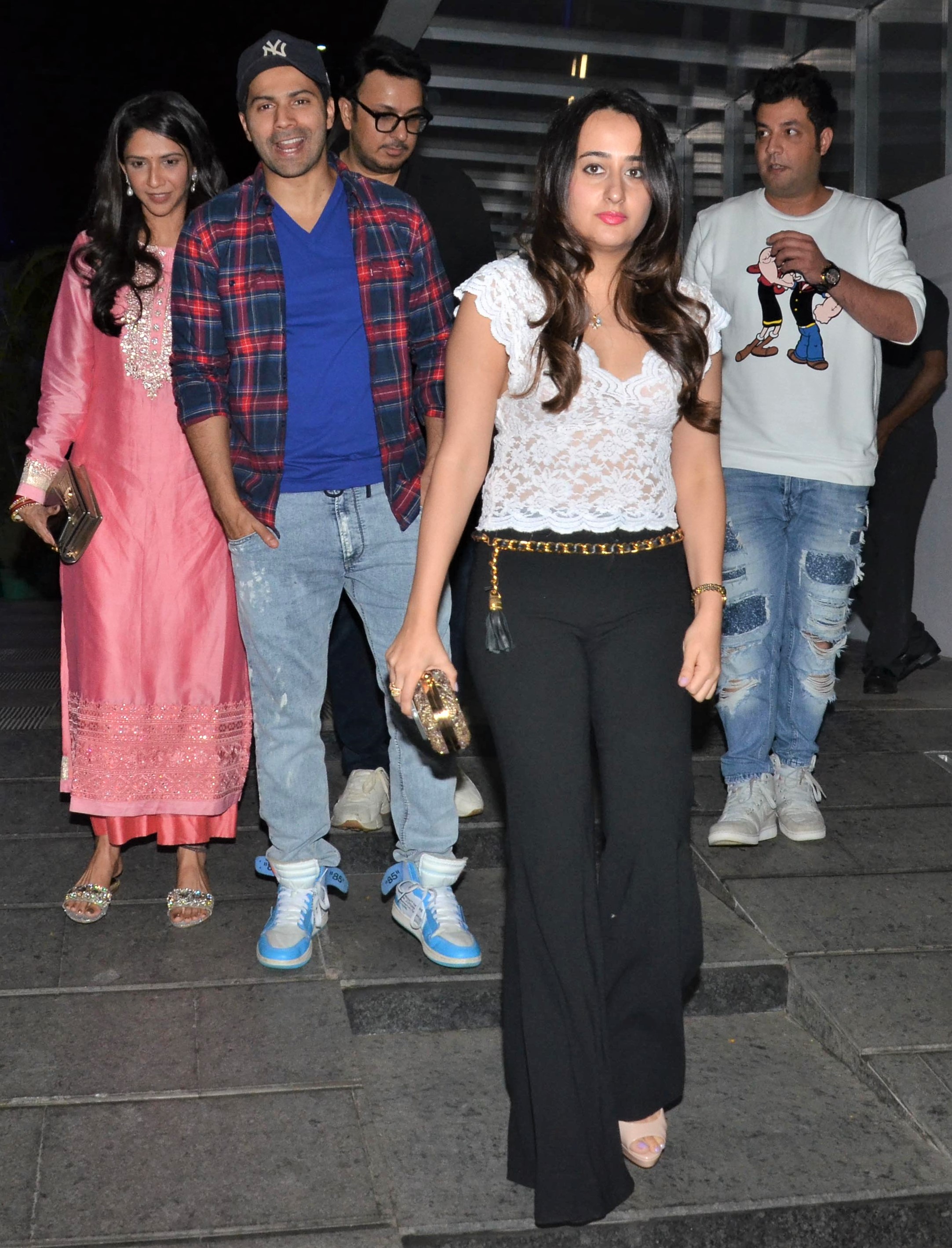 Varun Dhawan And Natasha Dalal Have A Group Date Night Masala Com Varun dhawan and natasha dalal were spotted together celebrating their friend zoa morani's birthday. varun dhawan and natasha dalal have a