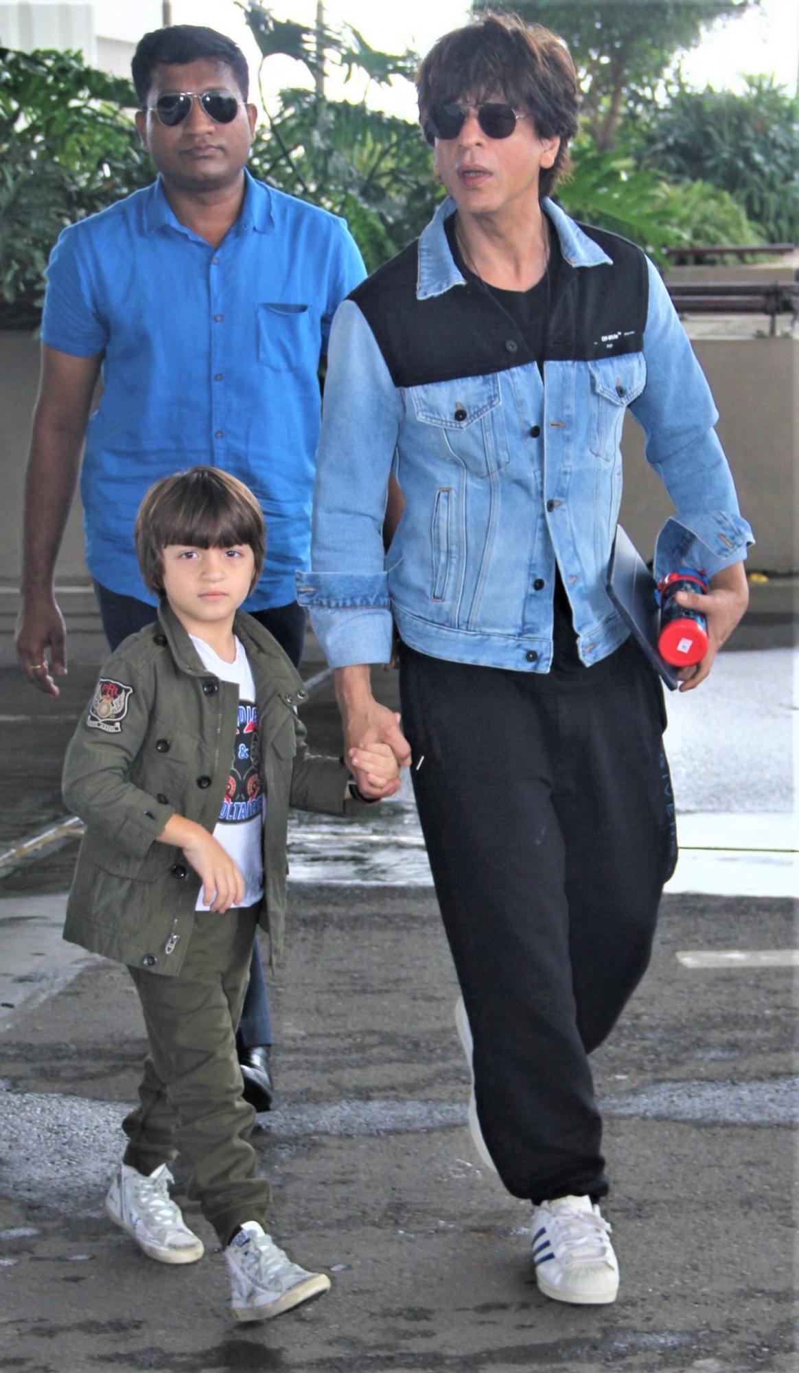 Shah Rukh Gauri And Abram Khan Spotted At The Airport Masala Com