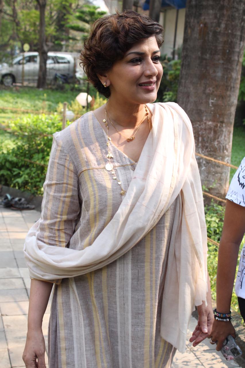 World Cancer Day Sonali Bendre S Shares Emotional Video Of Her Journey Masala Com Behl added, this is a long. world cancer day sonali bendre s