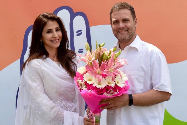 Urmila Matondkar Fuck - Bollywood actress Urmila Matondkar from 'sex symbol' to politician, joins  Shiv Sena political party - Masala