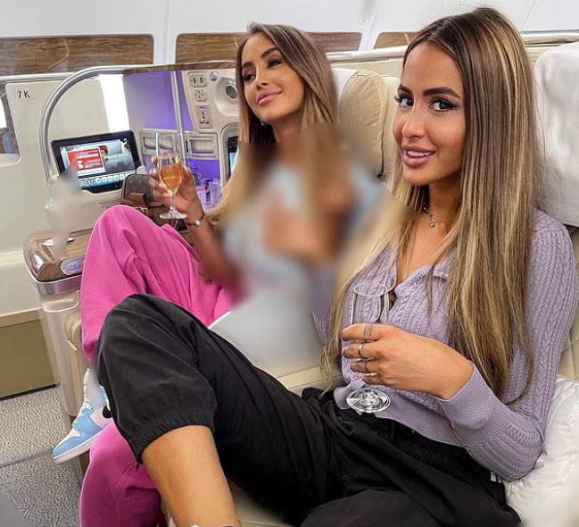 Dubai influencer gets caught FAKING business class seat, claps back(02)