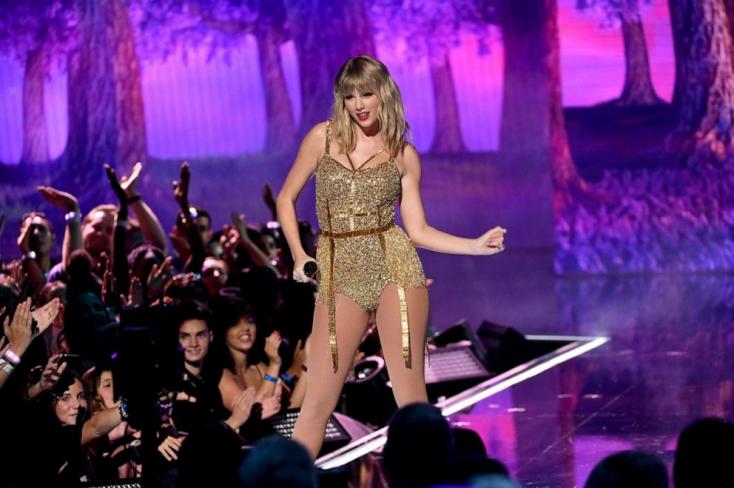 Amas Highlights Taylor Swift Selena Gomez And Others