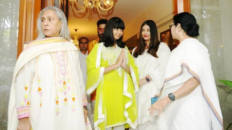 WB CM Mamata Banerjee celebrates Raksha Bandhan with Bachchan family, poses for pictures, see inside