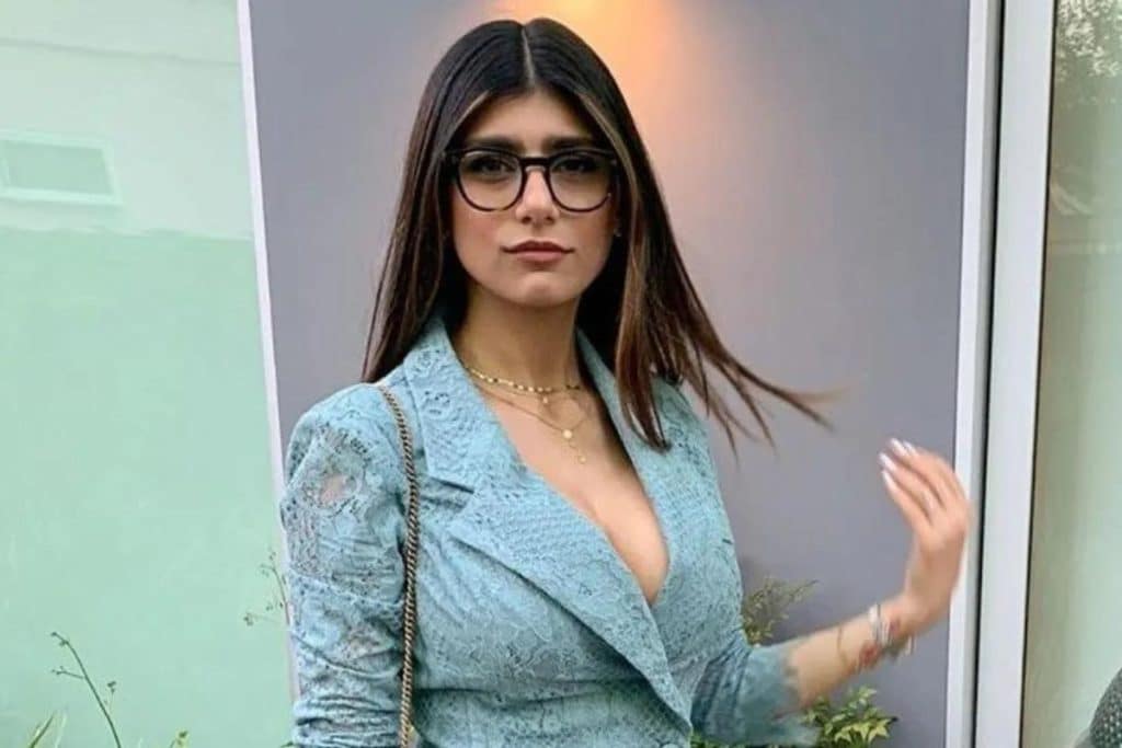 Karwa Chauth 2024 An elderly man observes fast for Mia Khalifa
